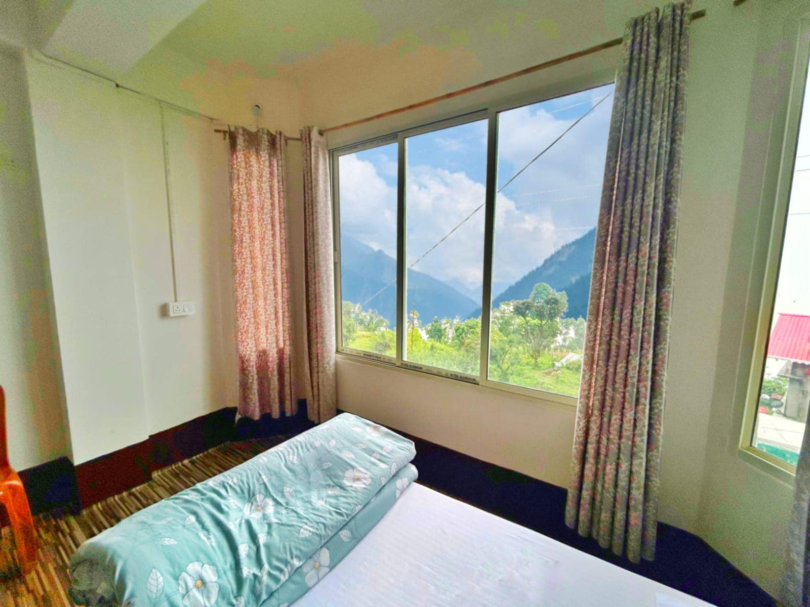 Charkhole Dekiling Homestay - Tap to explore photos
