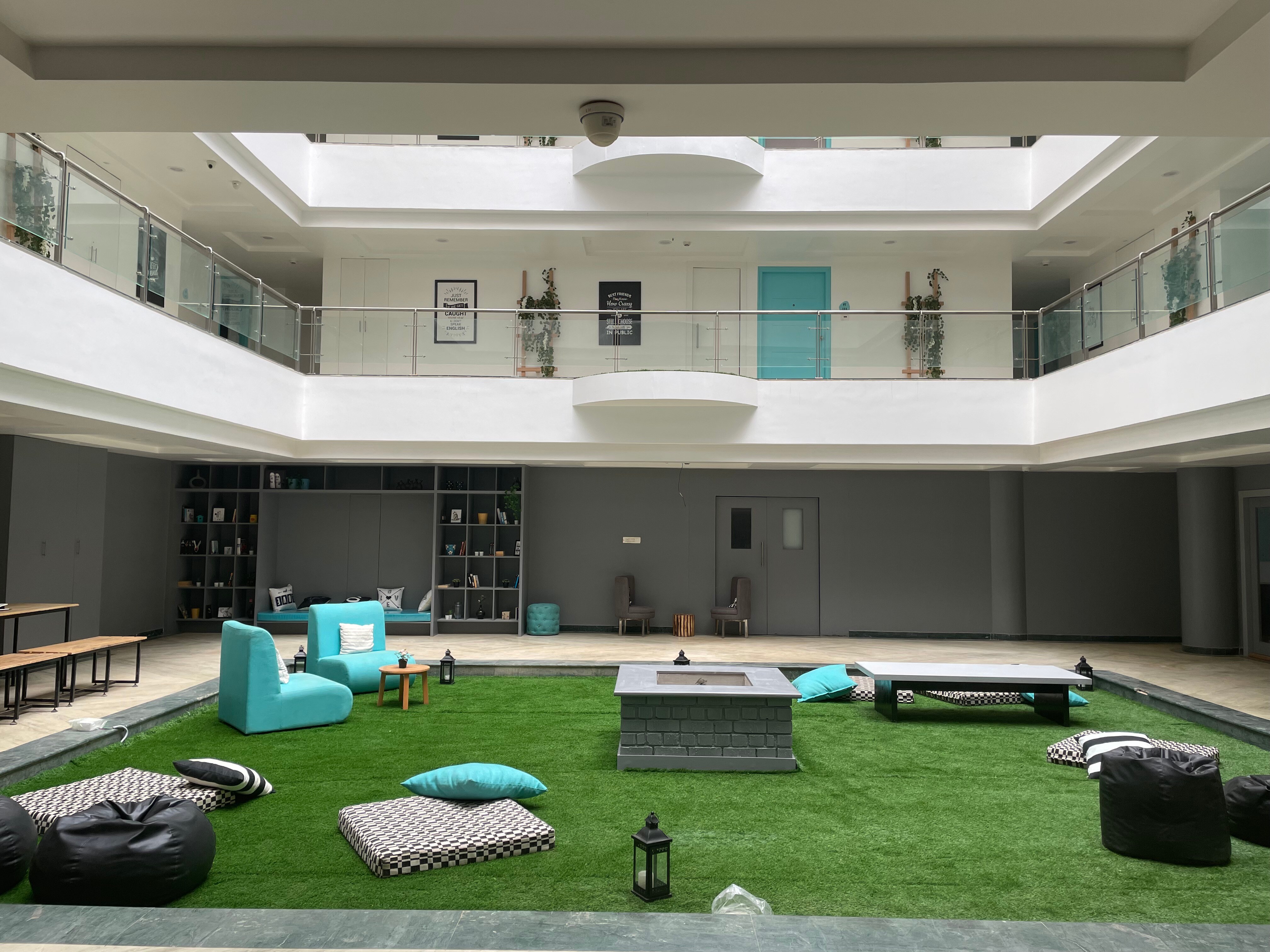 FF21-LIT - Tap to explore photos