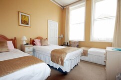 OYO Marine Parade Hotel, Eastbourne Pier