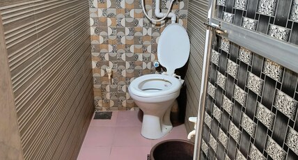Shubham Homestay Room Type - Deluxe Room| Non-AC 102