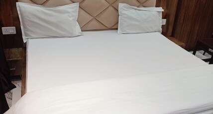 HOTEL VIJAYA Room Type - Deluxe Room - AC