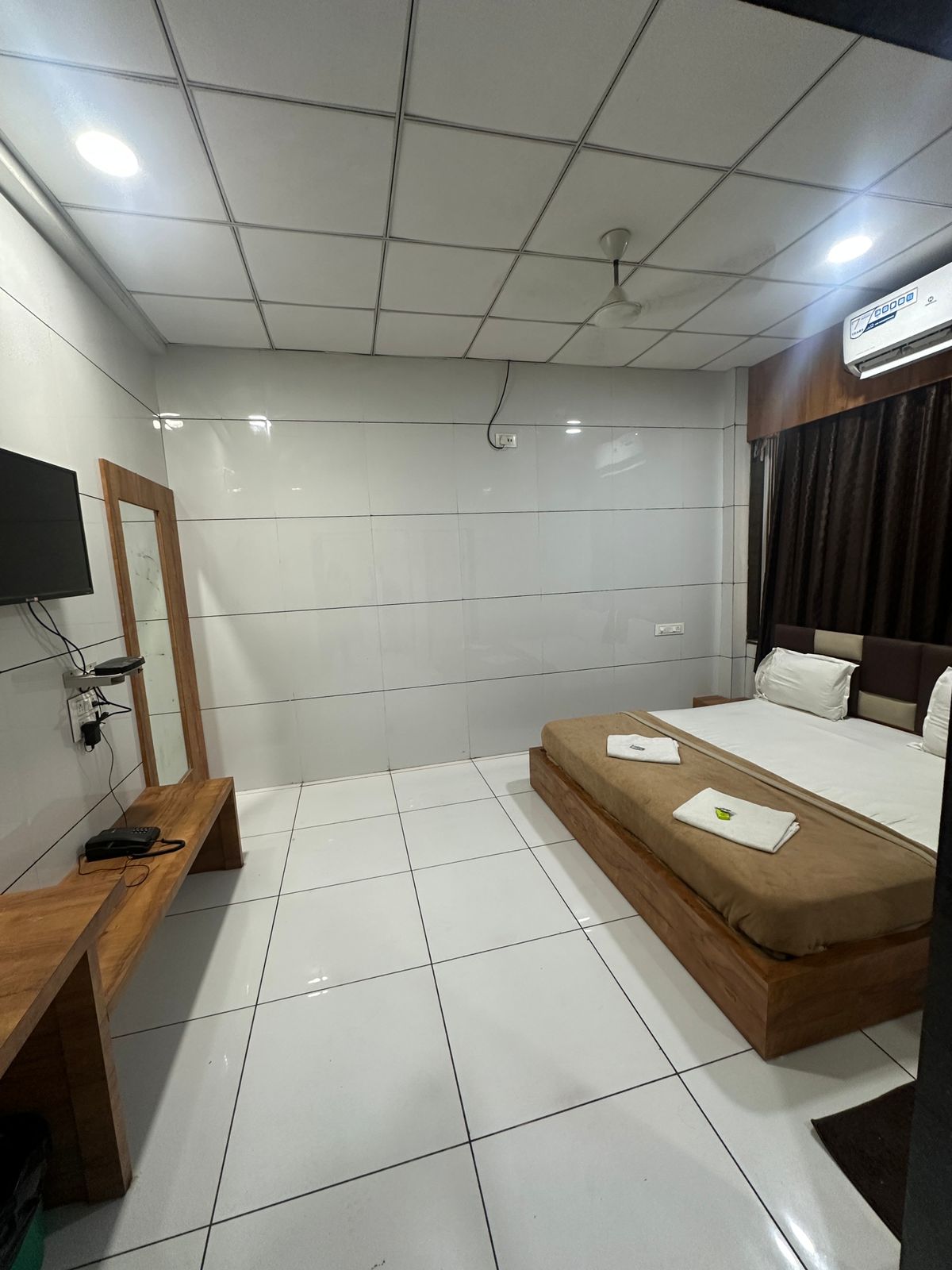 Hotel Vaibhav - Tap to explore photos