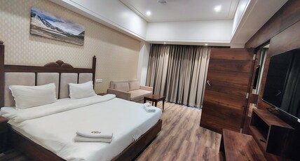 Hotel VS Imperial Room Type - Super Deluxe