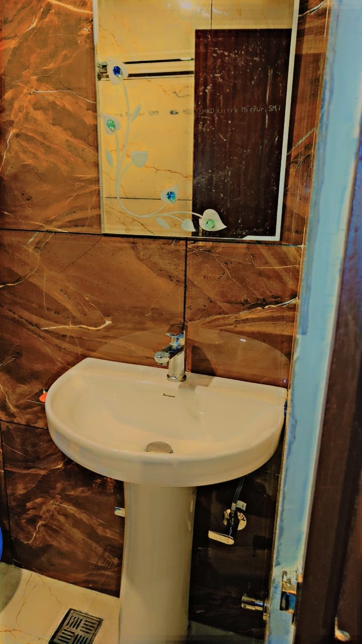 Hotel Saima - Tap to explore photos