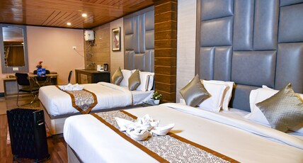 Anutri Hotels & Resorts Room Type - Orchid Family Suite With Kanchenjungha and Batasia Loop View