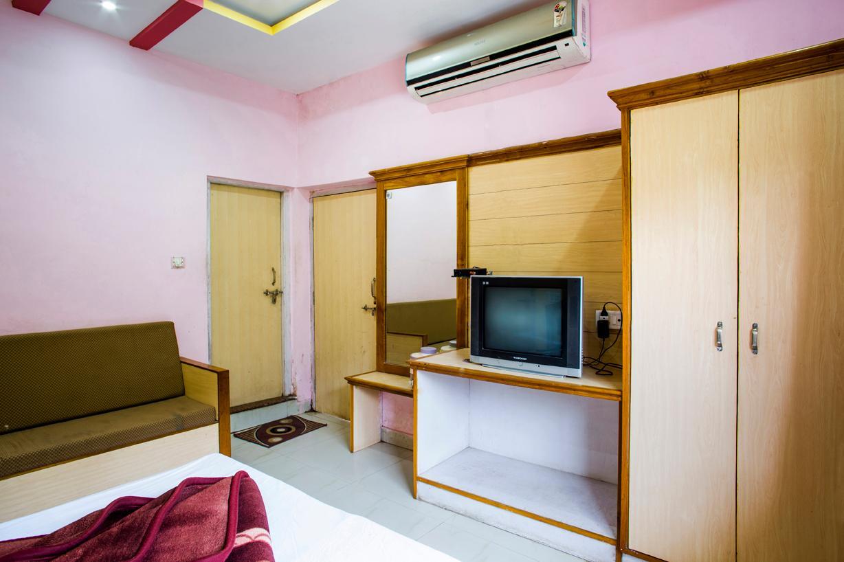 Hotel Da Kabra's Jasoda - Tap to explore photos