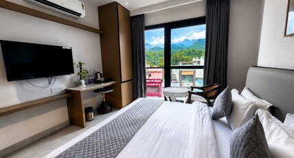 RS Galaxy Hotel Ganga View Room Type - STANDARD ROOM WITH MOUNTAIN