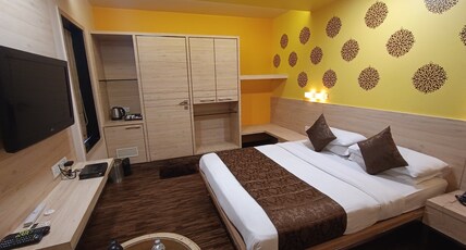 Rajhans Hotel Room Type - Deluxe Room