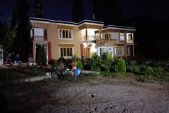 La-tsas Guest House