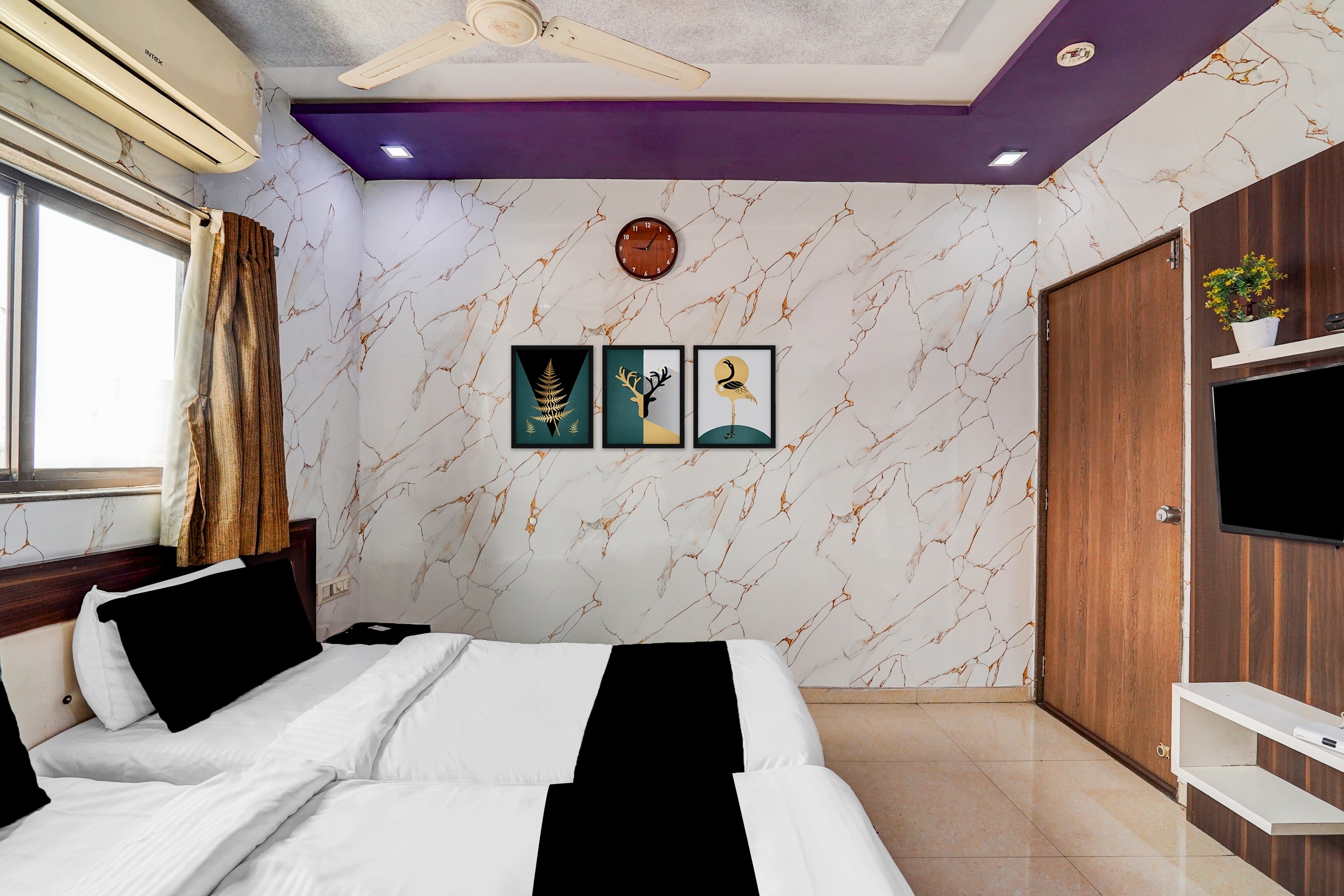 Collection O Isanpur BRTS Formerly Hotel Navjivan - Tap to explore photos