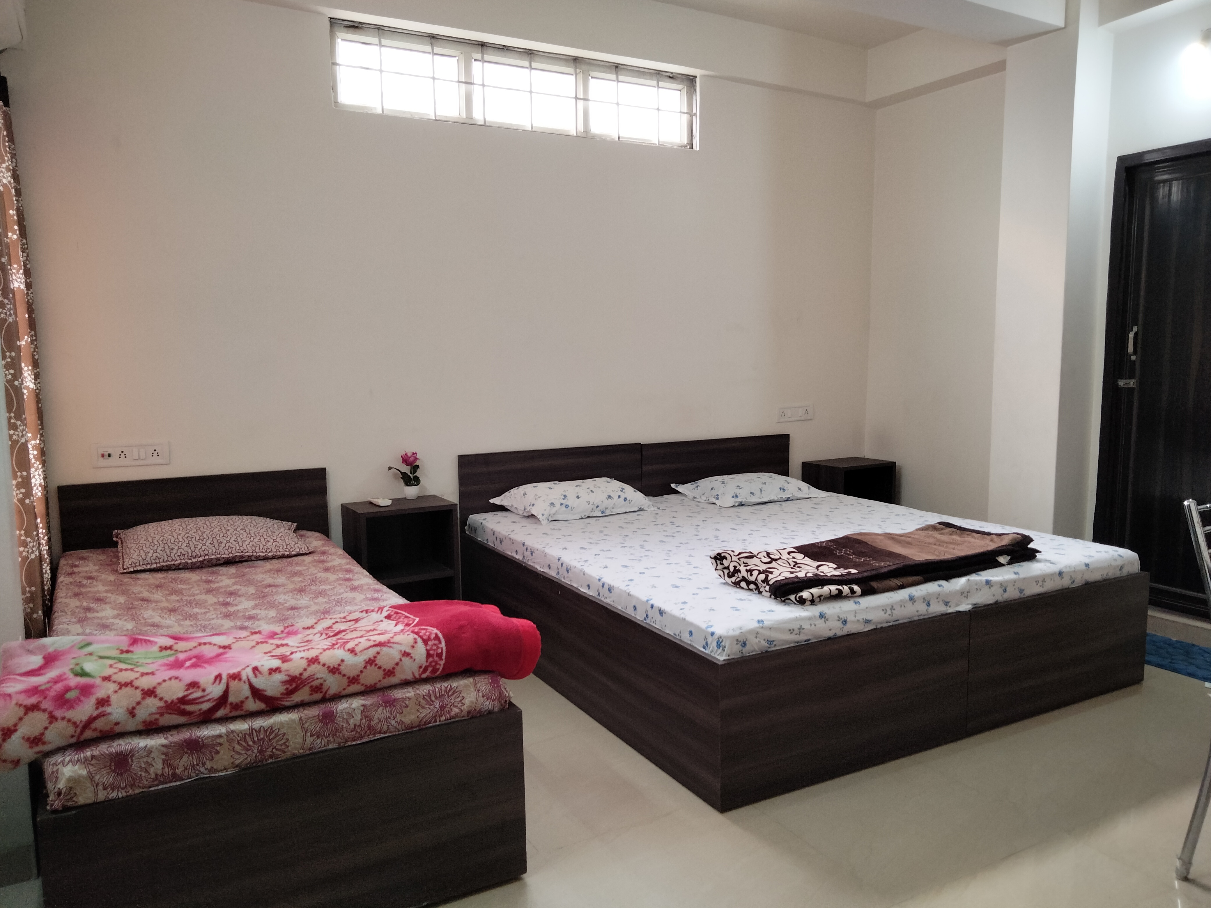 A-STAY - Tap to explore photos