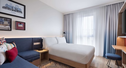 Hampton by Hilton Celle Room Type - QUEEN ROOM WITH SOFA BED