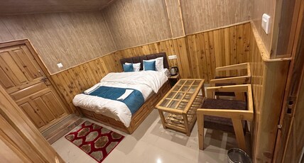 Hotel Ganpati Room Type - Deluxe King Bed
