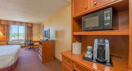Hilton Garden Inn Fishkill Room Type - 1 KING ACC DLX RM W TUB