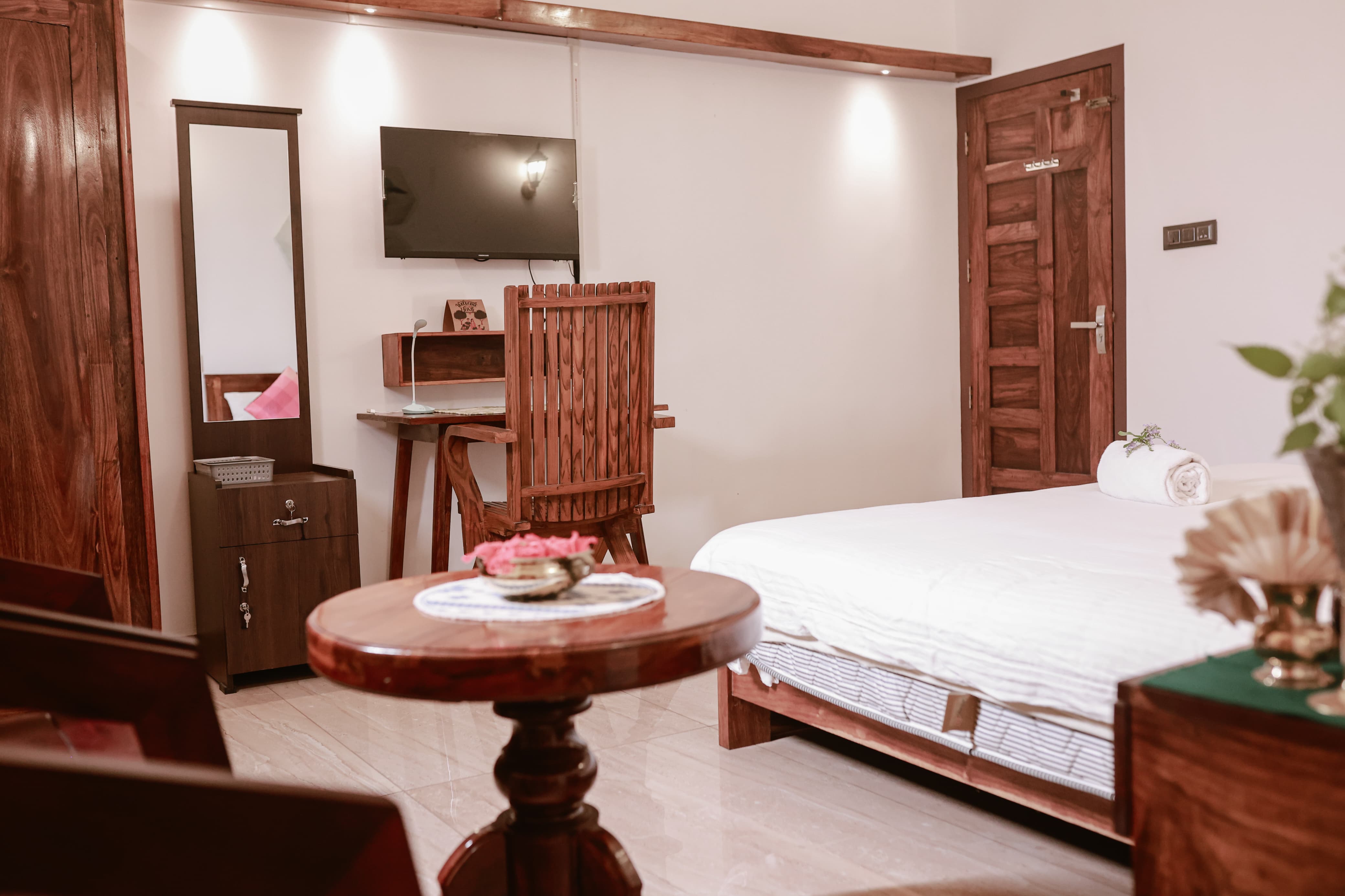 Ananda Holiday Home - Tap to explore photos