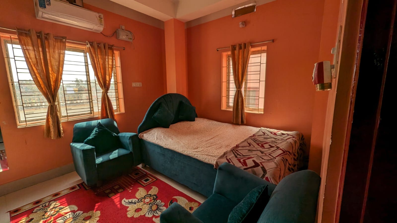 Veda Homestay (Self-Checkin) - Tap to explore photos