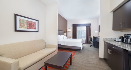 Holiday Inn Express Hotel & Suites Glasgow Room Type - 1 King Suite Communications Mobility Accessible