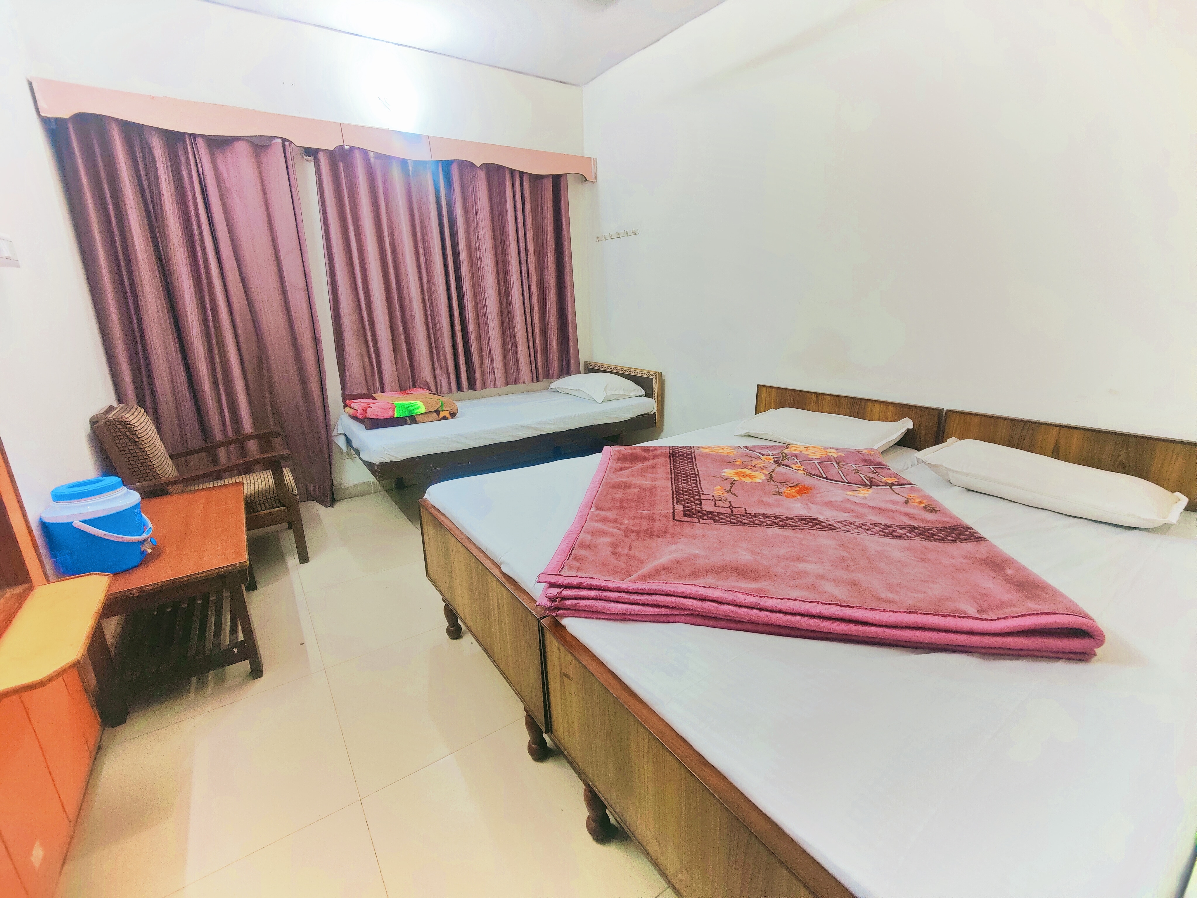 Bansal Guest House - 20 Steps Away from River Ganga - Tap to explore photos