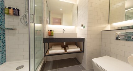 Holiday Inn BLACKPOOL Room Type - 2 Single Standard Top Floor