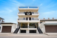 Rooms of Hotel O Uttaranchal University Formerly Anand Residency
