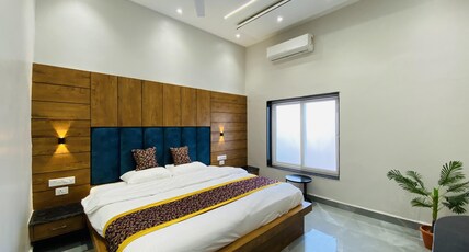 Hotel Gaurav Since 1985 Room Type - Executive Room (A.C.)