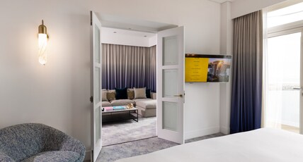 voco ST. DAVID'S CARDIFF, an IHG hotel Room Type - 1 Super King Tiger Bay Suite Harbour and Bay View