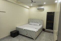 M/S HOTEL SHIVAAY INN
