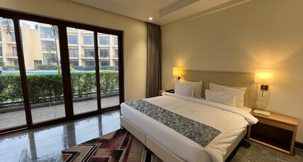 Parklane Resort Room Type - Presidential Suite with Bathtub  - Pool View