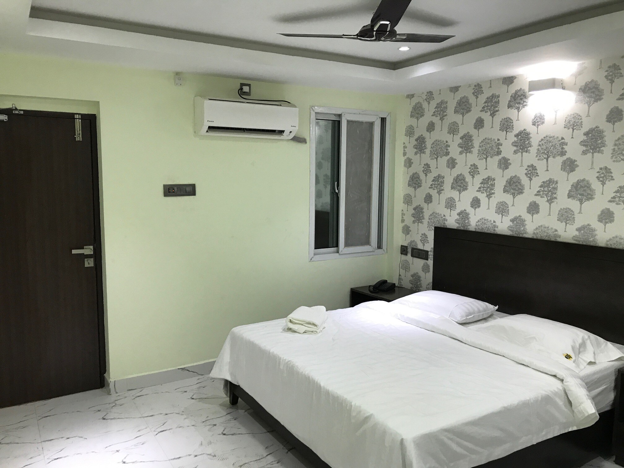 PRINCE PARK - Tap to explore photos