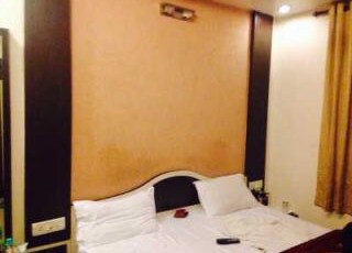 Hotel Radiant Room Type - Deluxe AC Room