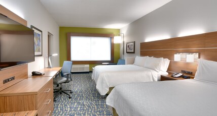 Holiday Inn Express & Suites Gainesville I-75 Room Type - 2 Queen Suite Mobil Access Tub Sofa Bed