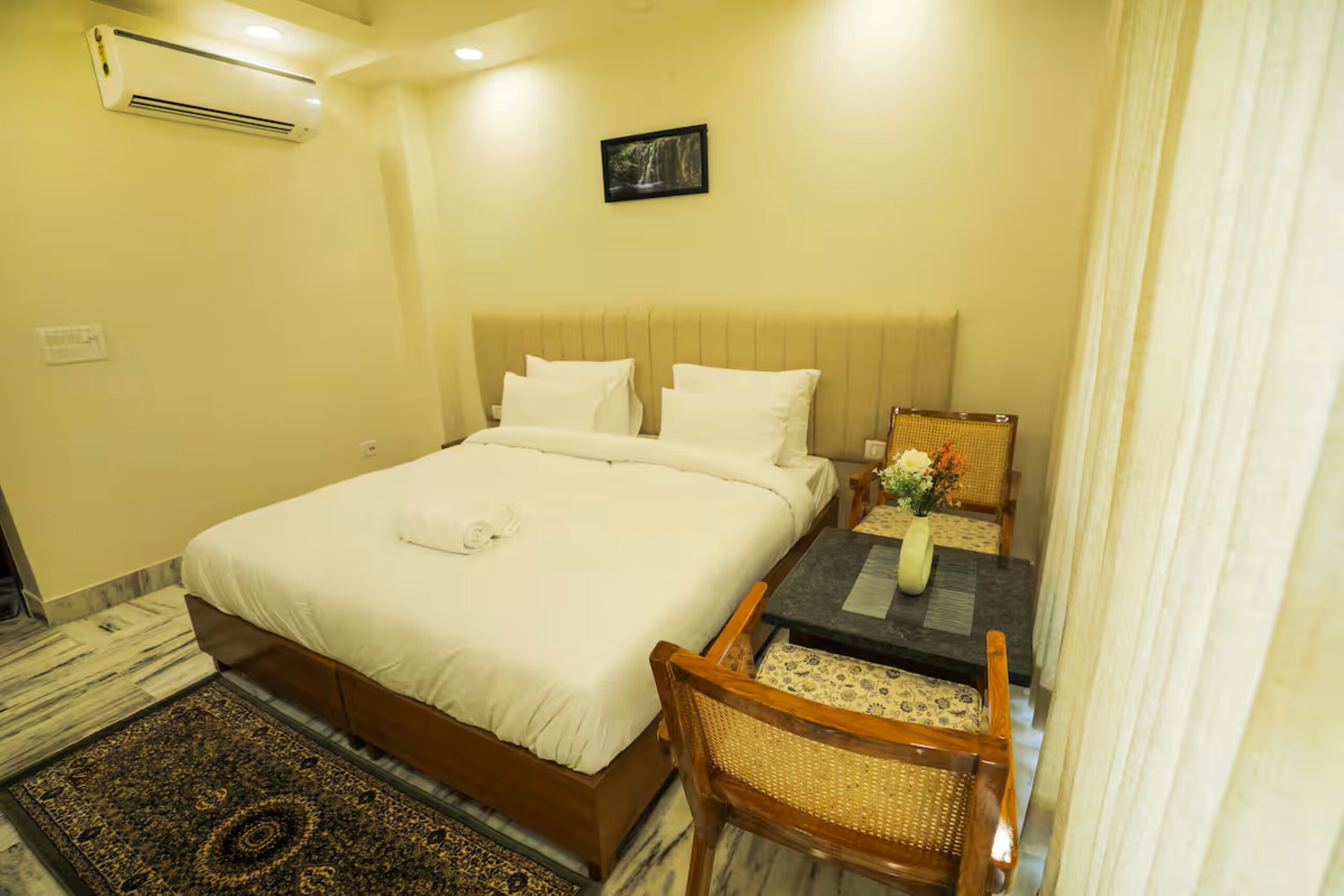 The Onyx by Parfait Street Luxury Serviced Apartments Near Fortis Gurugram - Tap to explore photos