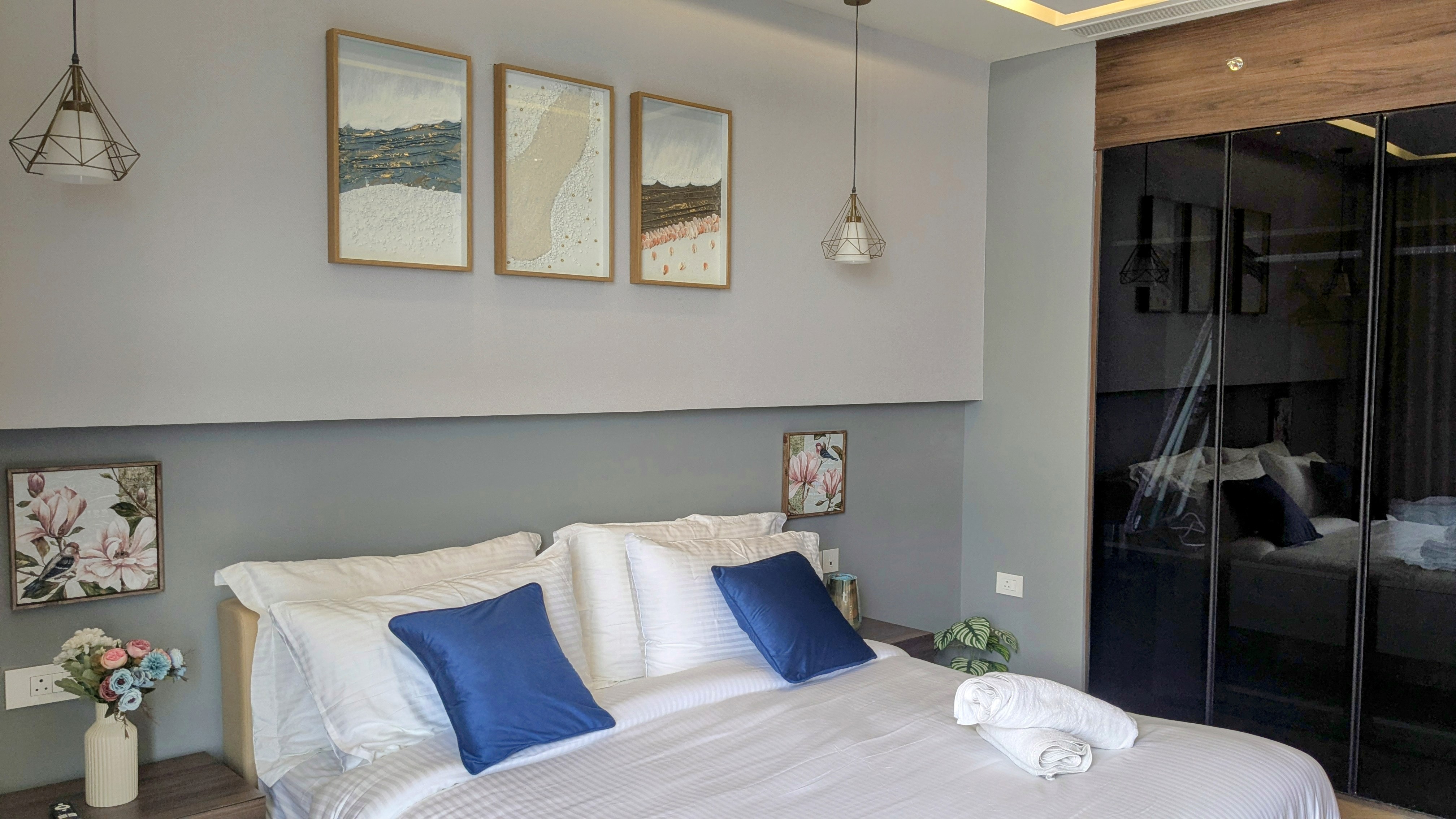 Studio Apt - 2TVs, WiFi & Free Parking - Tap to explore photos