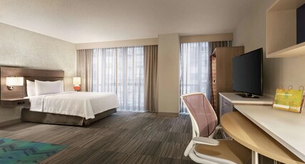 Home2 Suites by Hilton Chicago River North Room Type - 1QN ACC TUB STUDIO SUITE