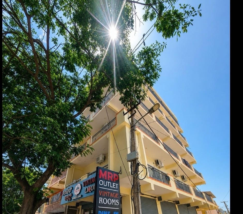 Hotel O Sadaramangala Lakeview Bangalore - Tap to explore photos