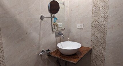 Hotel Alankar Greens Room Type - Premium Room