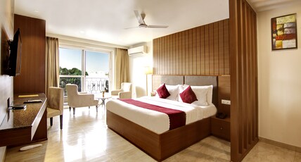 Saltstayz Select - Unitech Cyber Park Room Type - Deluxe Room with Kitchenette