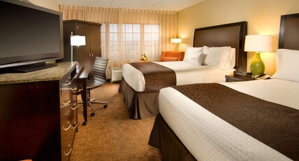 DoubleTree by Hilton Sterling - Dulles Airport Room Type - 2QN MOB HEAR ACC RI-SHW NS