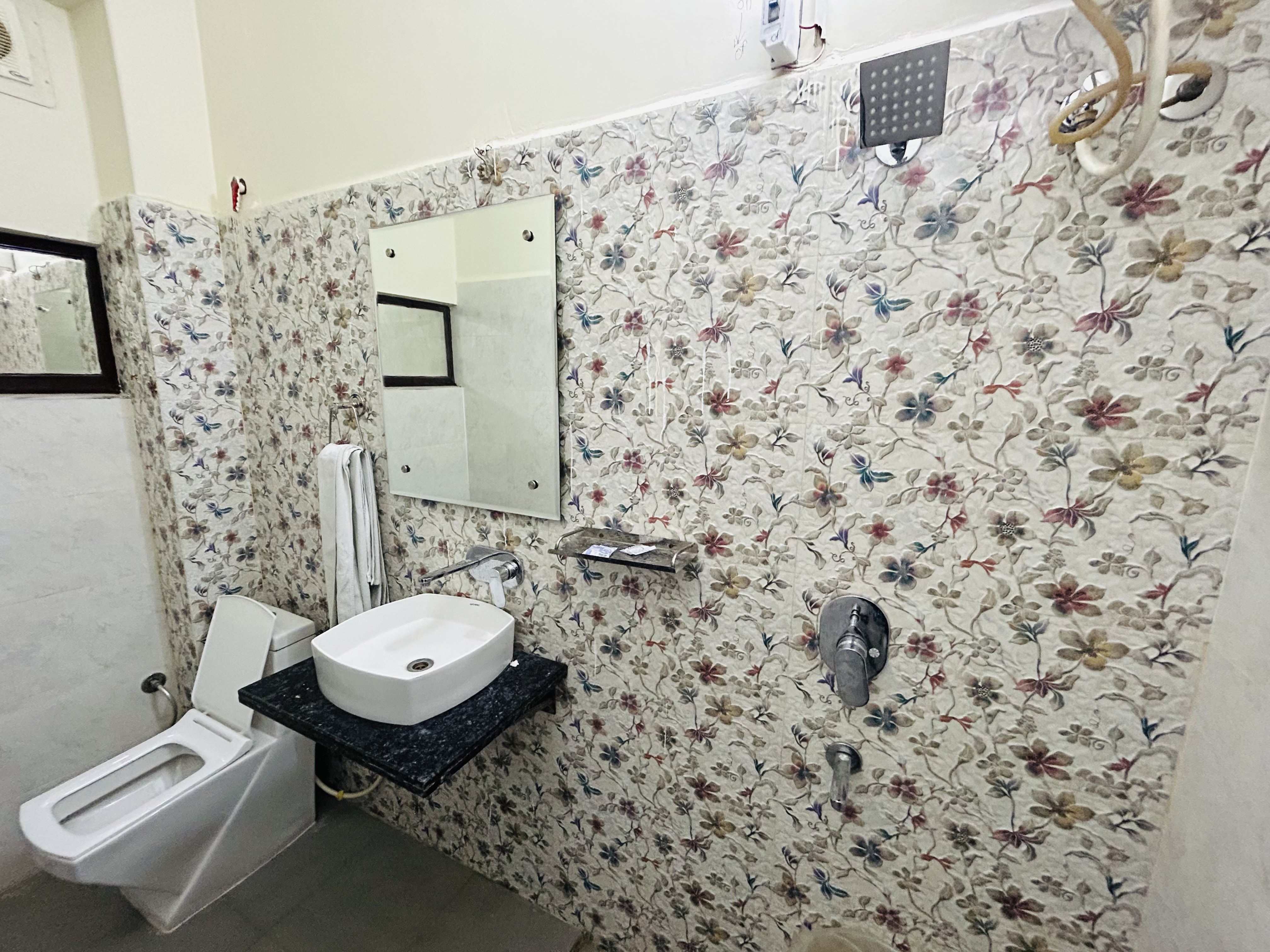 Malik Regency - Tap to explore photos