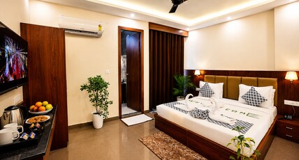 Sunburry Tapovan @near lakshman Jhula Room Type - Superior Room with Balcony(City View)