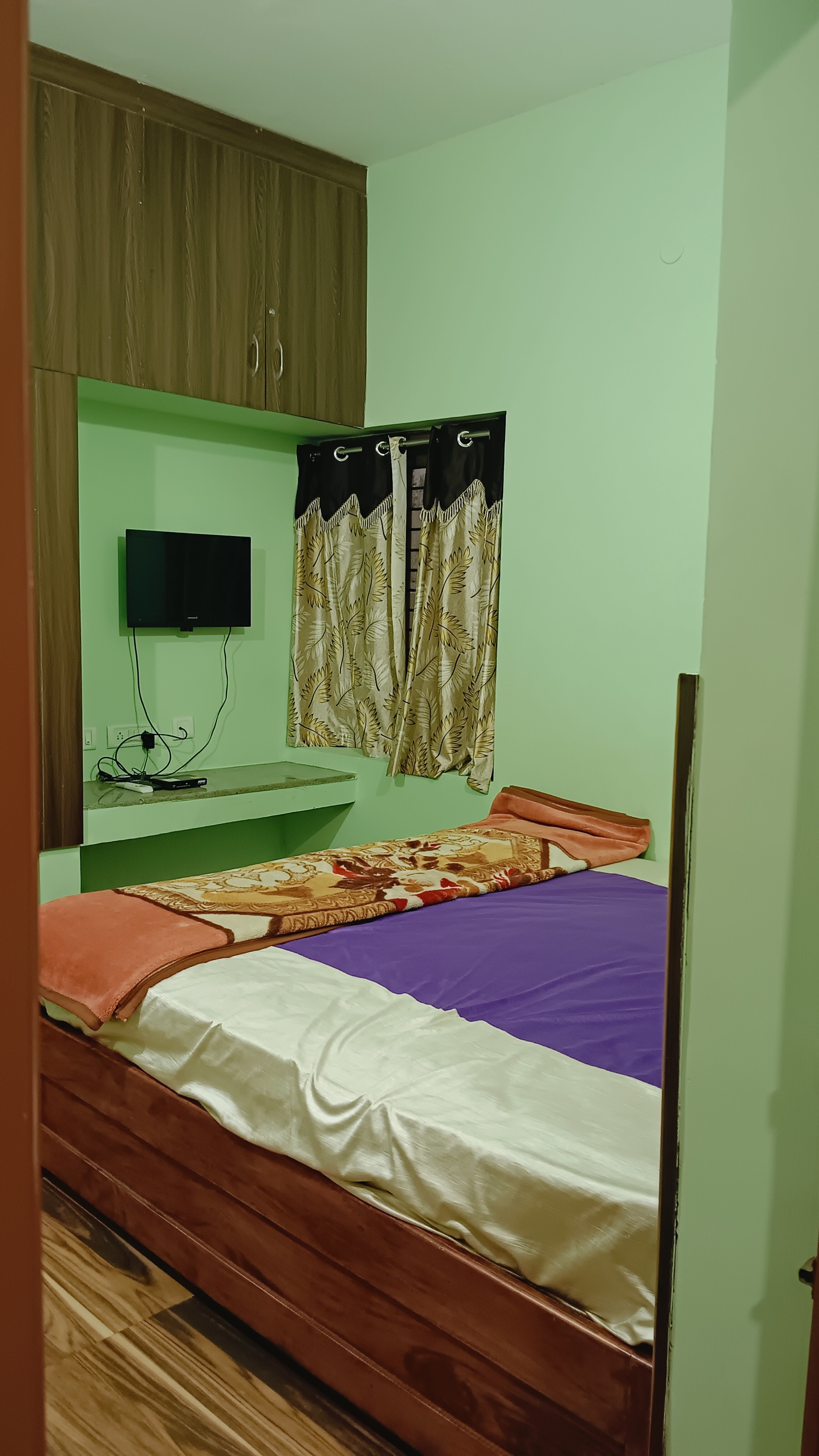 SkyView Green Park Home stay - Tap to explore photos