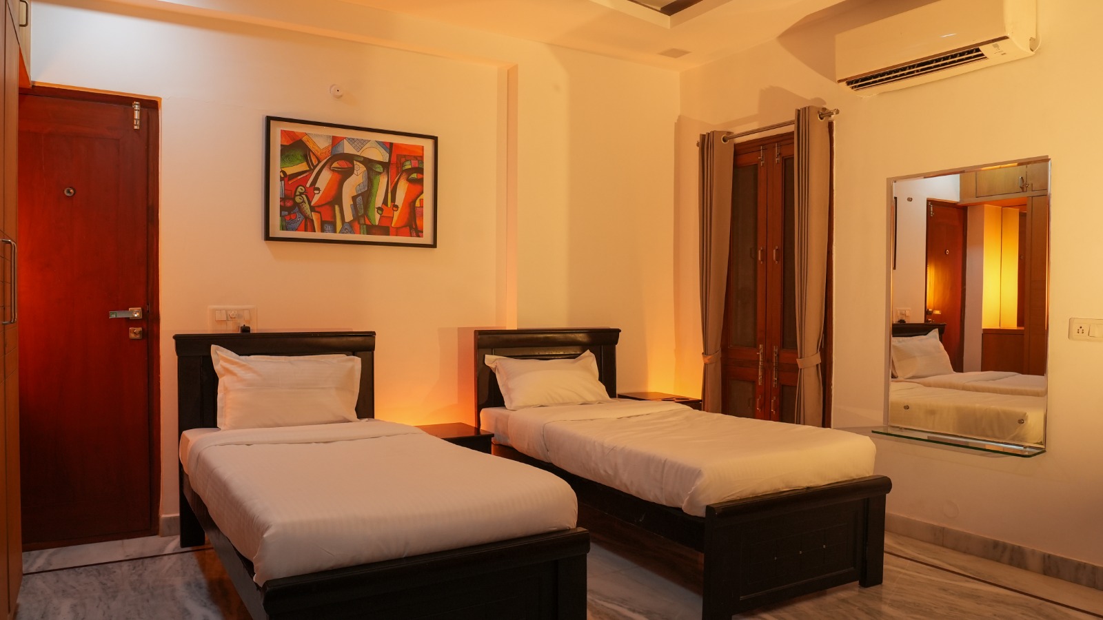 Arrow Service Apartments Room Type - Majestic Room