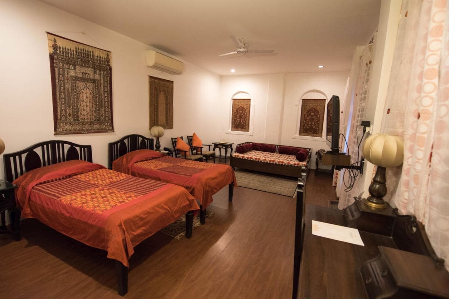 Divan's Bungalow - Tap to explore photos