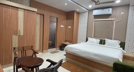 Alexa Hotel & Resturent Room Type - Premium Suite Room