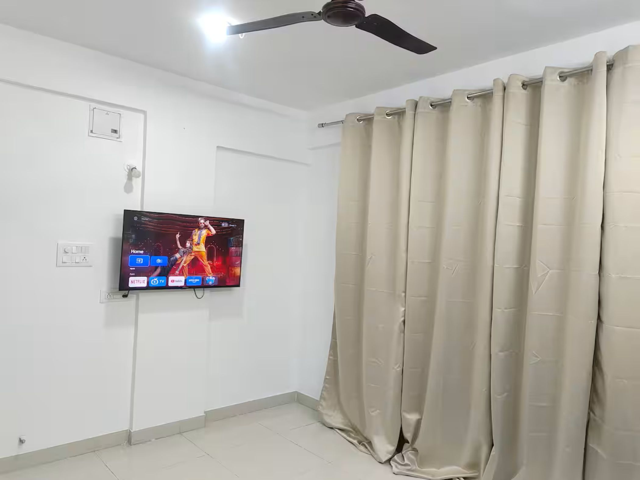 Self Service 1BHK Apartment 101 High Speed Net - Tap to explore photos