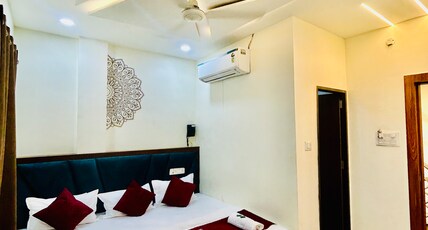 Hotel Shree Room Type - Deluxe Triple Room