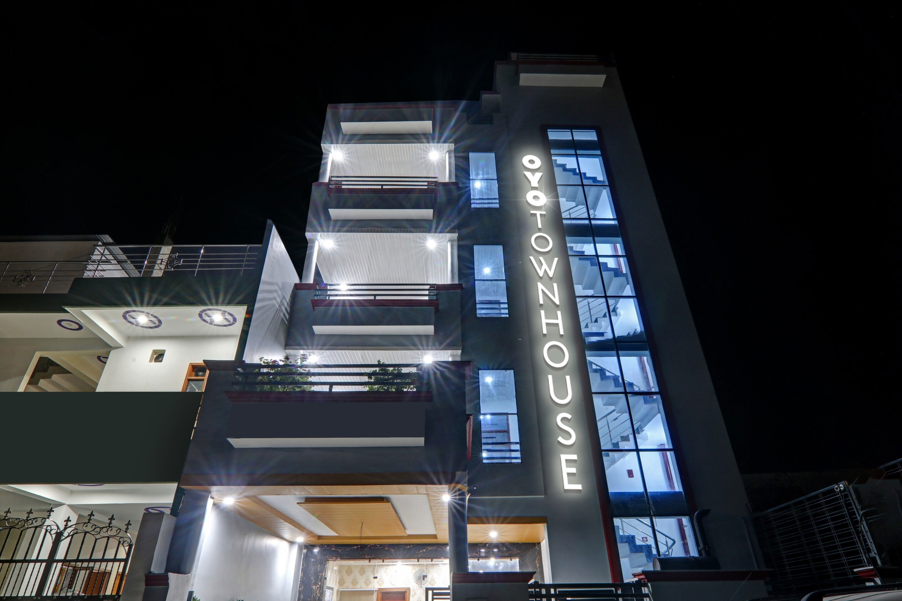 Super Townhouse swaroop inn - Tap to explore photos