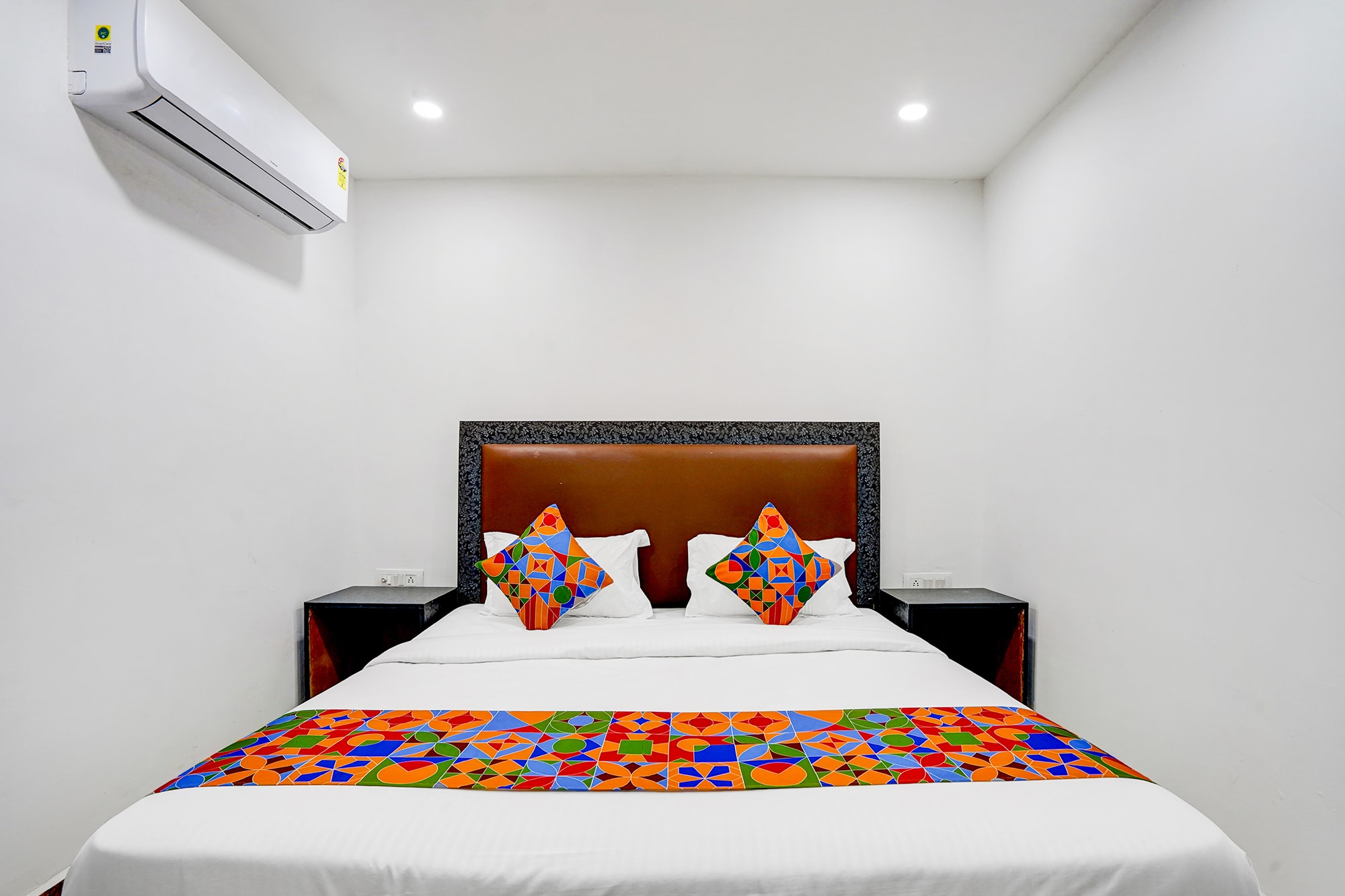 FabHotel Casa Royal - Greater Kailash - Tap to explore photos