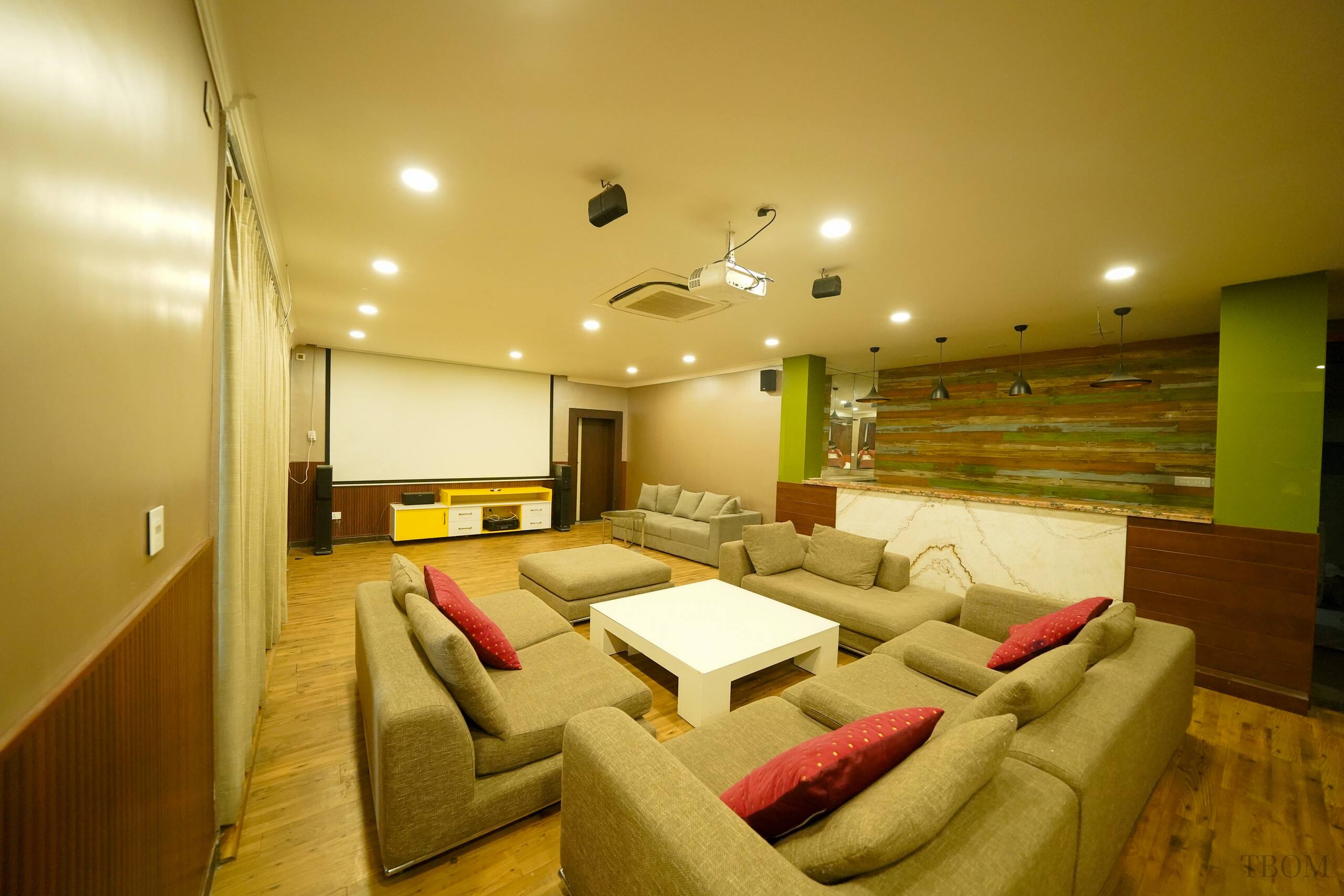 Jal Room-1BR Basement Pool &Jacuzzi By Sundowner - Tap to explore photos
