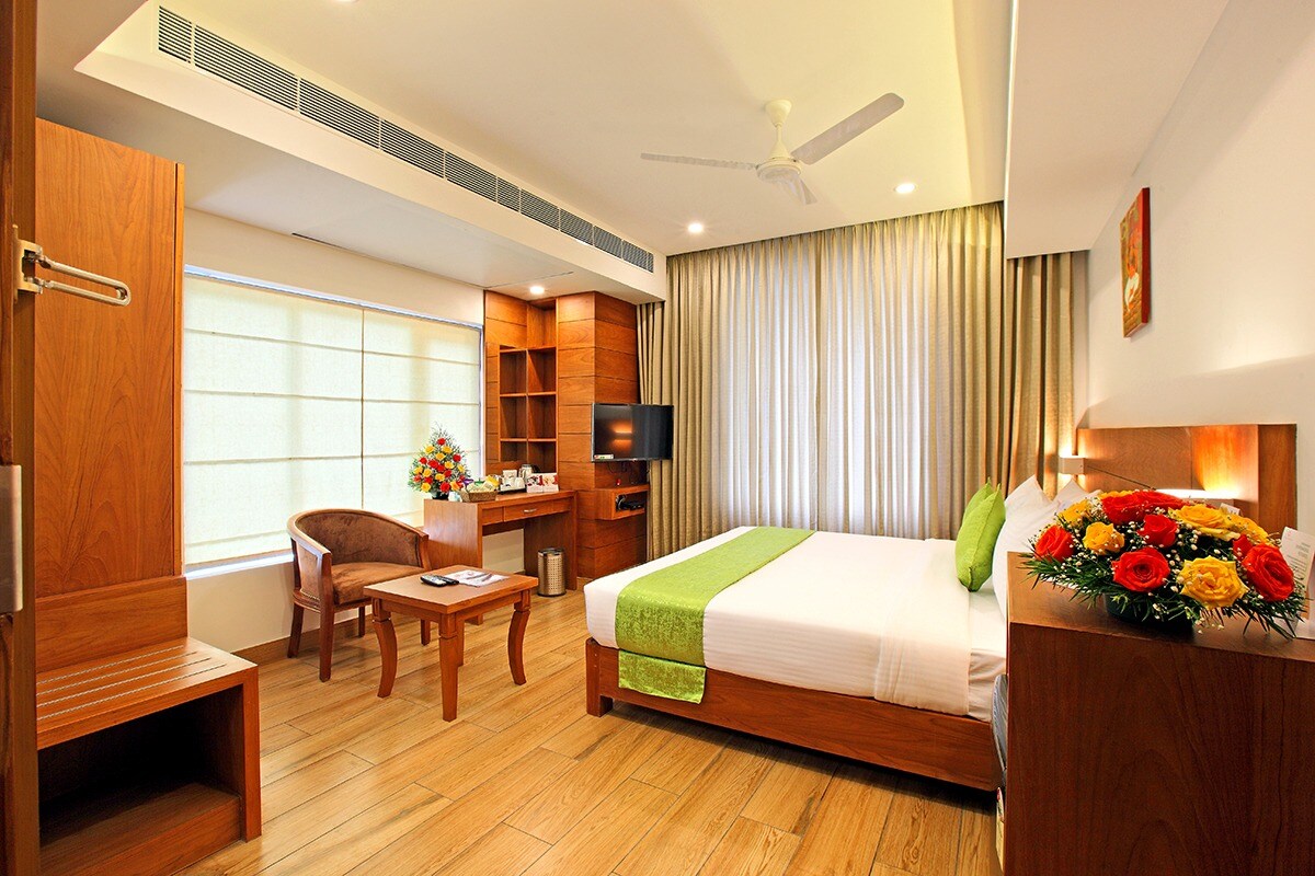 Solar Hotels - Tap to explore photos